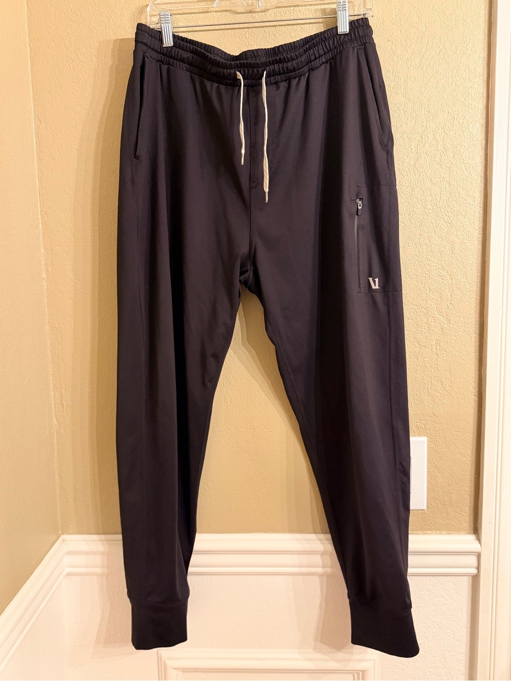 Vuori Men's Black Performance Jogger Pants